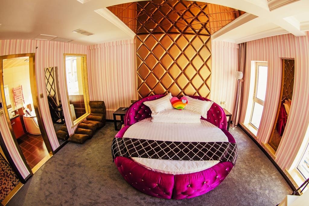 Далянь: Dalian 1219 Theme Hotel