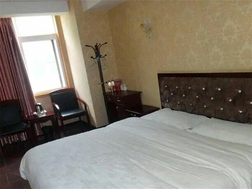 Мяньян: Anxian Mingyi Business Hotel