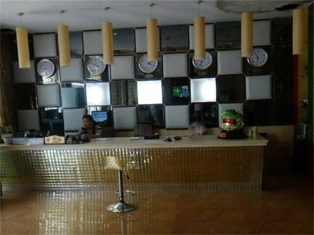 Мяньян: Anxian Mingyi Business Hotel