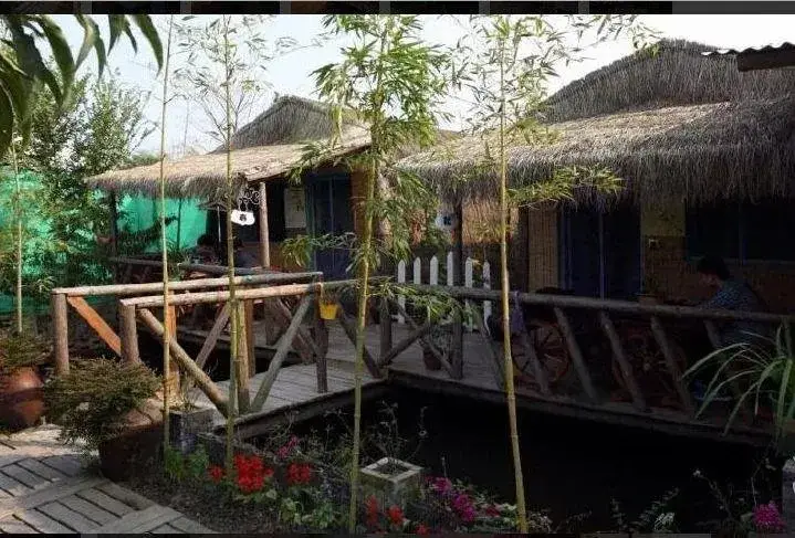 Цзясинь: Xitang Baicaoyuan Inn
