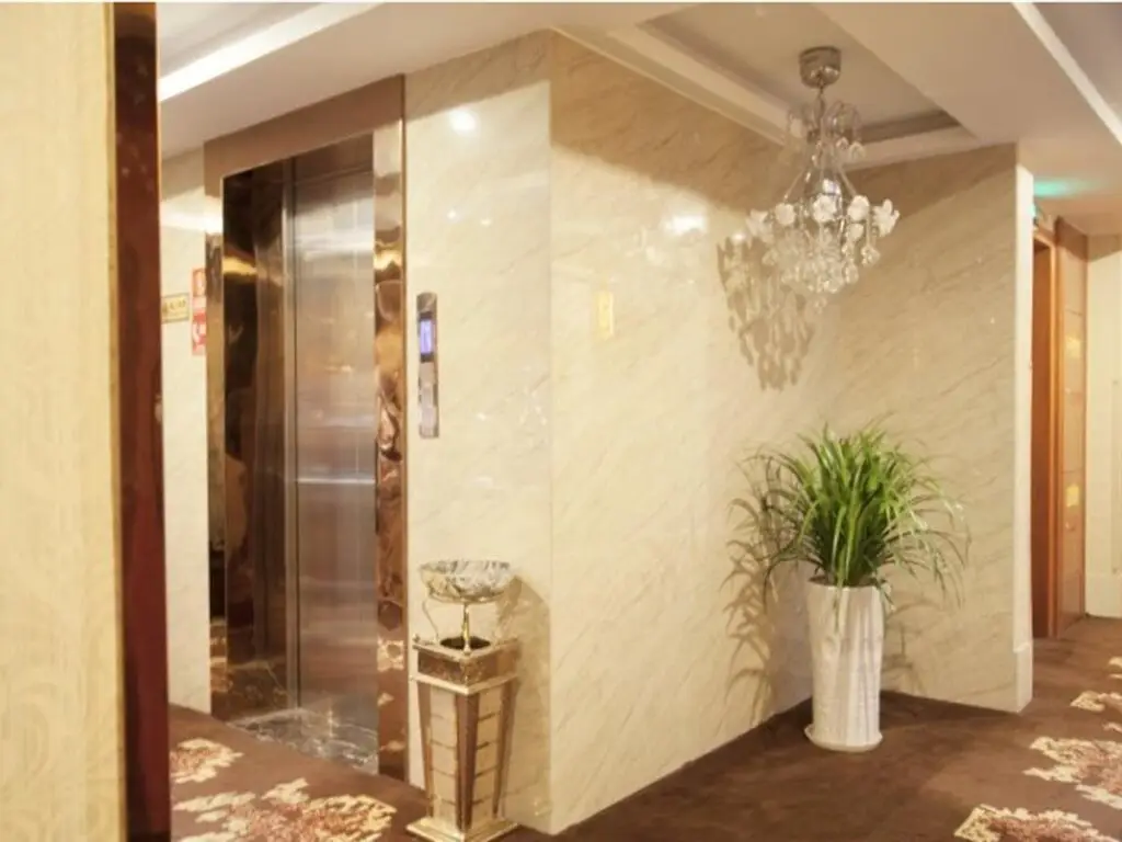 Lirong Hotel — фото 1