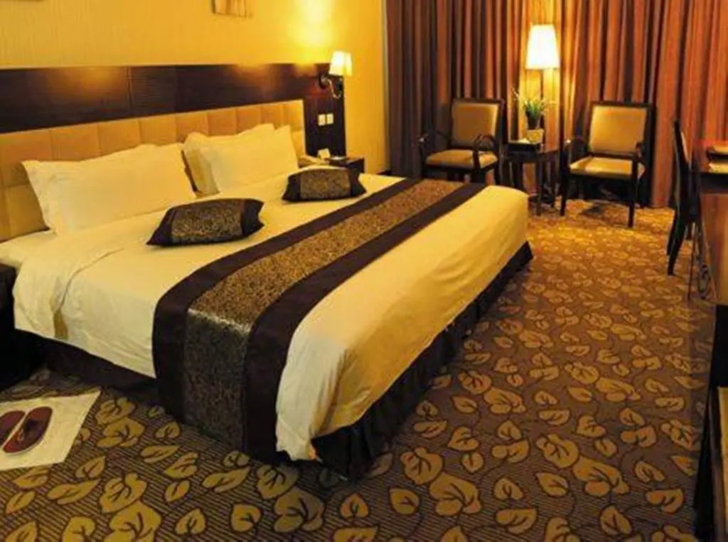 Golden Palace Hotel — фото 1