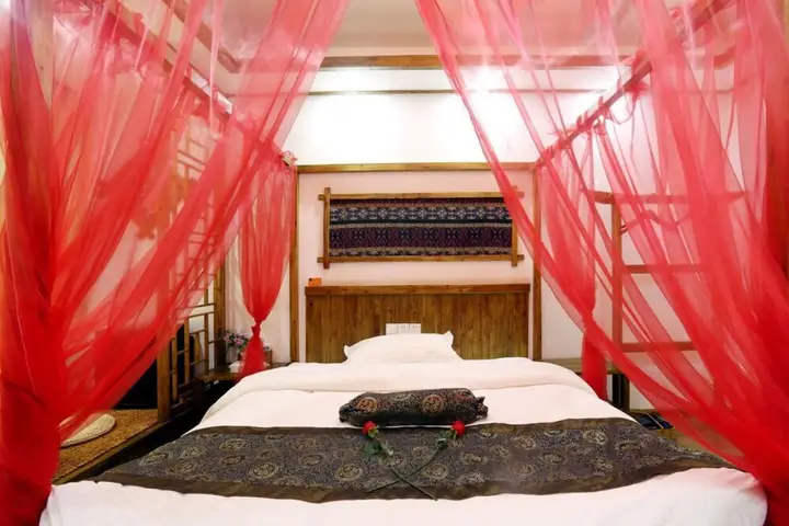 Чжанцзяцзе: Qifengling Inn