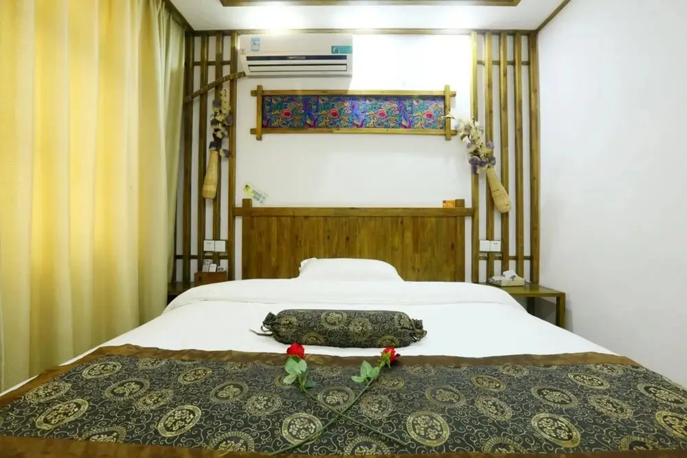 Чжанцзяцзе: Qifengling Inn