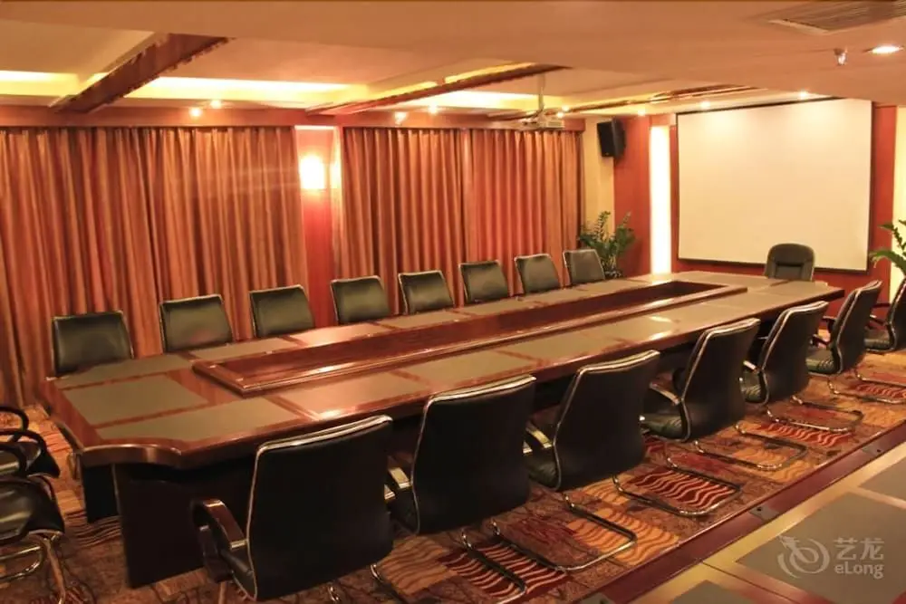 Куньмин: Dynasty International Hotel Kunming