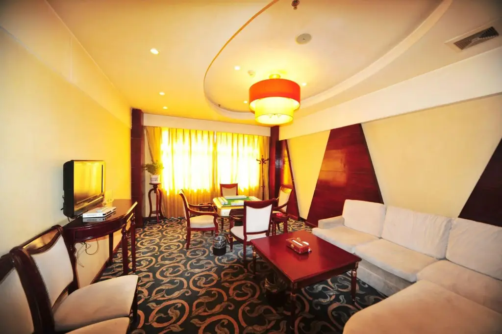 Недун: Yalong River Hotel