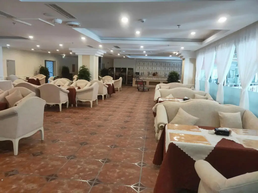 Недун: Yalong River Hotel