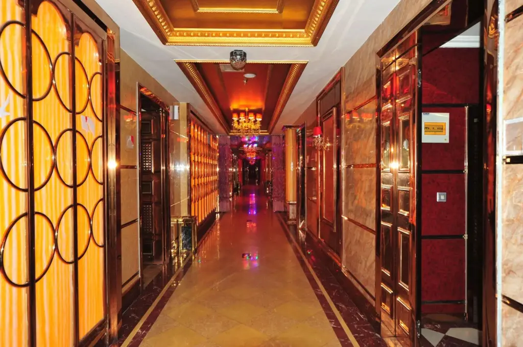 Недун: Yalong River Hotel