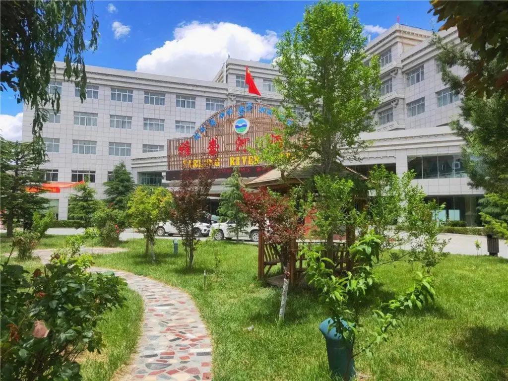Недун: Yalong River Hotel