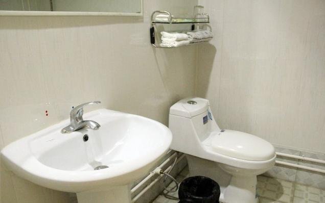 Кайфын: Shuangjie Hostel