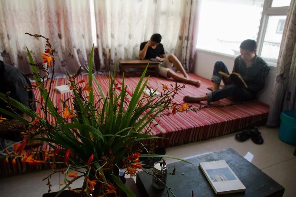 Дали: The Moment Youth Hostel