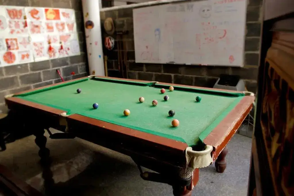 Дали: The Moment Youth Hostel
