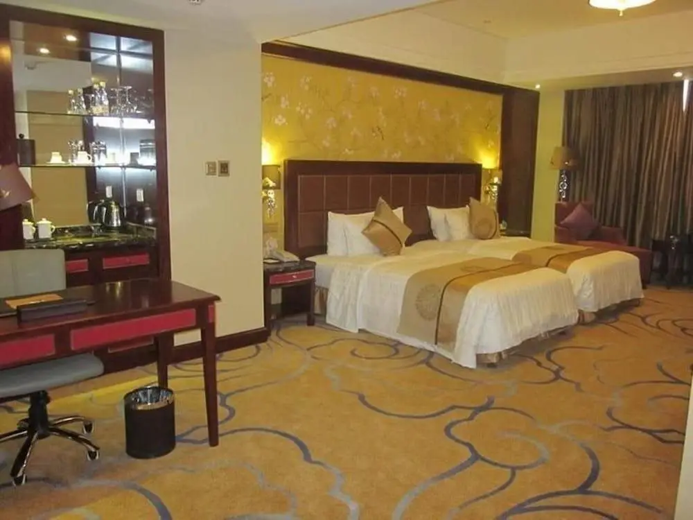 Ичан: Golden Ray International Hotel