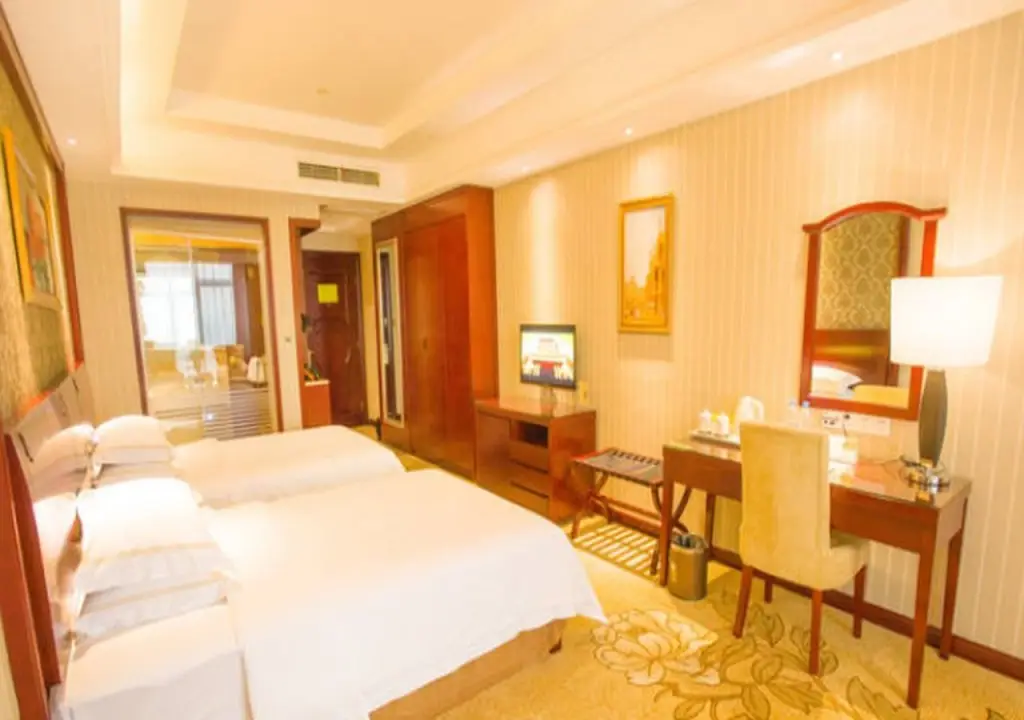 Синьюй: Vienna Hotel