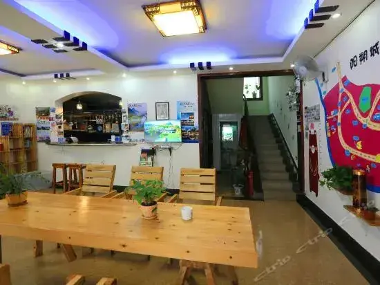 Яншо: Yi Shui Ge Theme Hotel Yangshuo