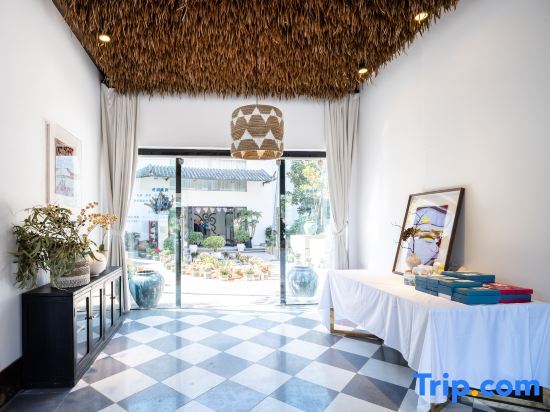 Дали: Dali Sealily Erhai Peninsula Honeymoon Boutique Hotel
