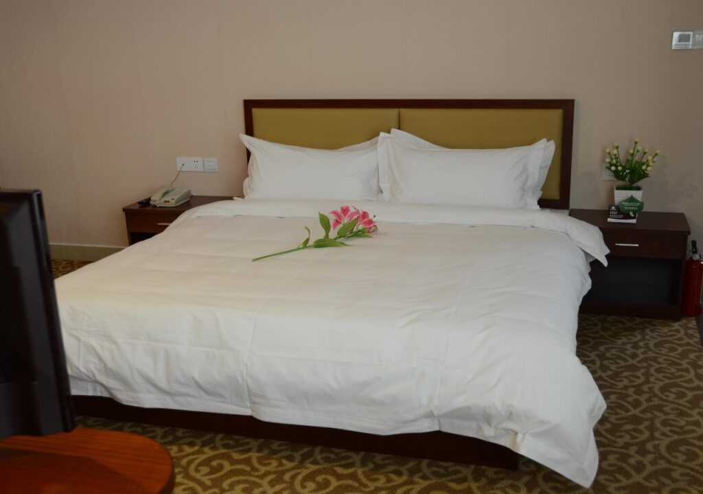 Гуанчжоу: E E Business Hotel