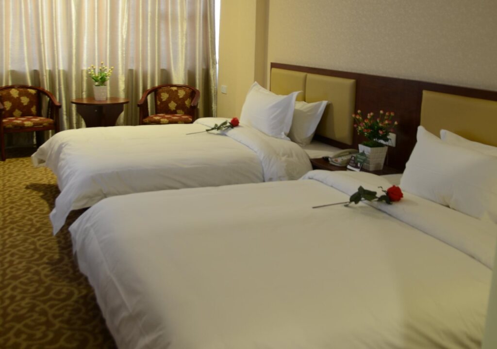 Гуанчжоу: E E Business Hotel