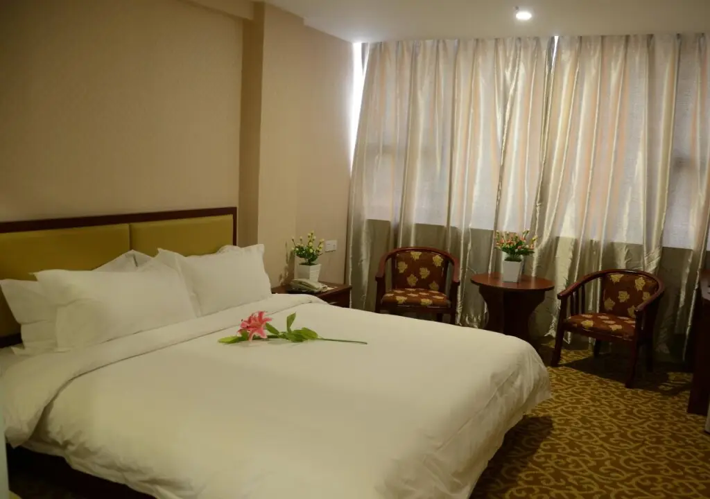 Гуанчжоу: E E Business Hotel