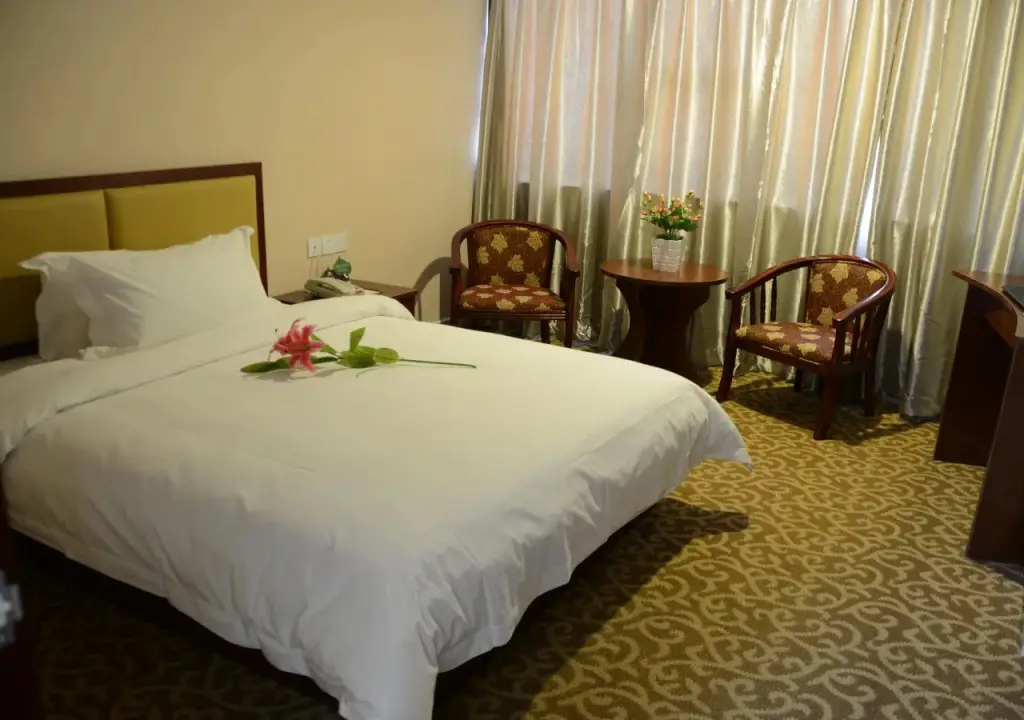 Гуанчжоу: E E Business Hotel