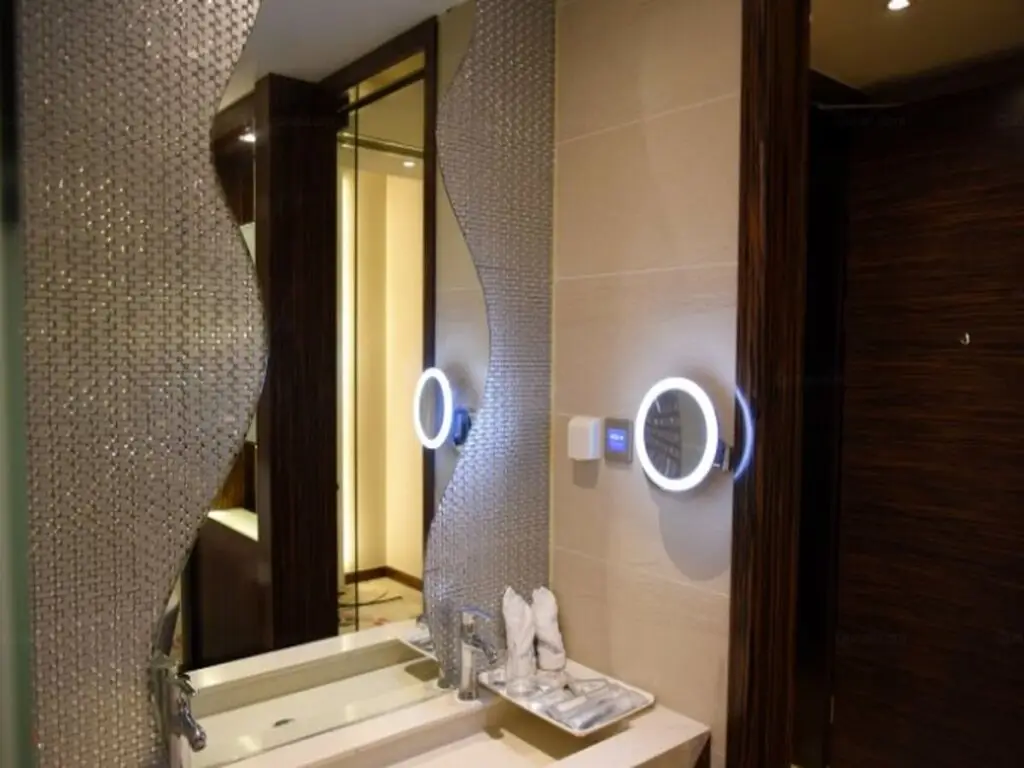 Нанкин: Lavande Hotel Nanjin Shuiximen Mochou Lake Garden
