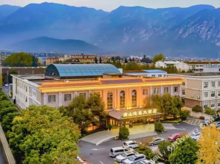 Чжэнчжоу: Songshan Dihao Hotel(登封嵩山地豪大酒店)