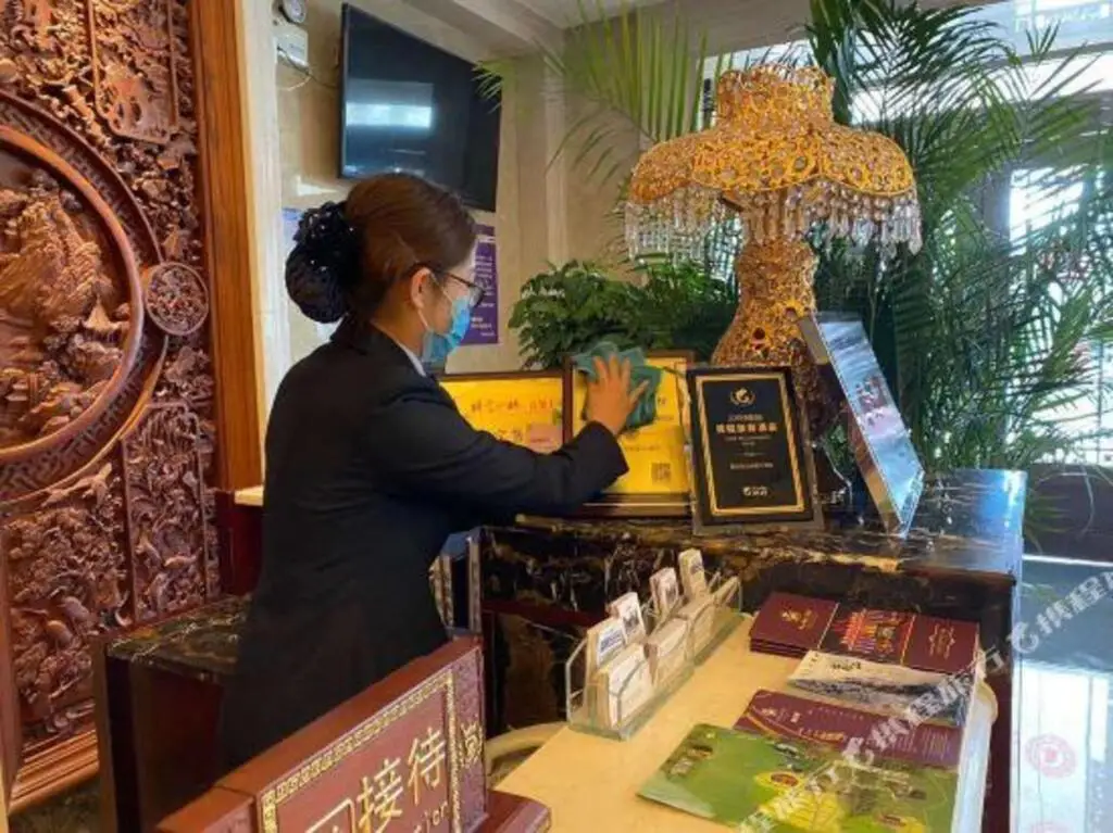 Чжэнчжоу: Songshan Dihao Hotel(登封嵩山地豪大酒店)