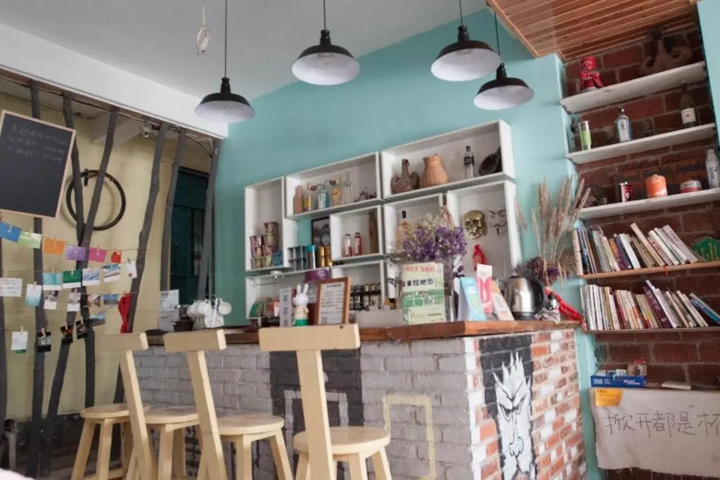 Дали: The Chorus Youth Hostel