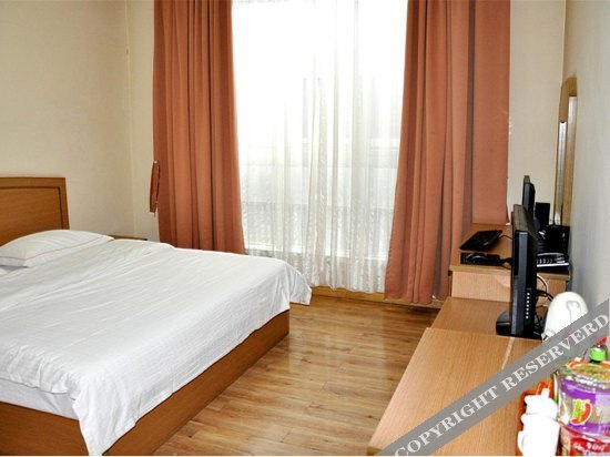 Чжэнчжоу: Dengfeng Yibaiyuan Hotel