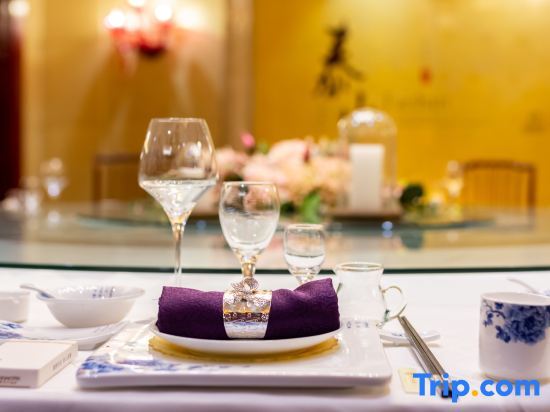 Линьи: Linyi Ronghua Hotel (People's Square Railway Station)