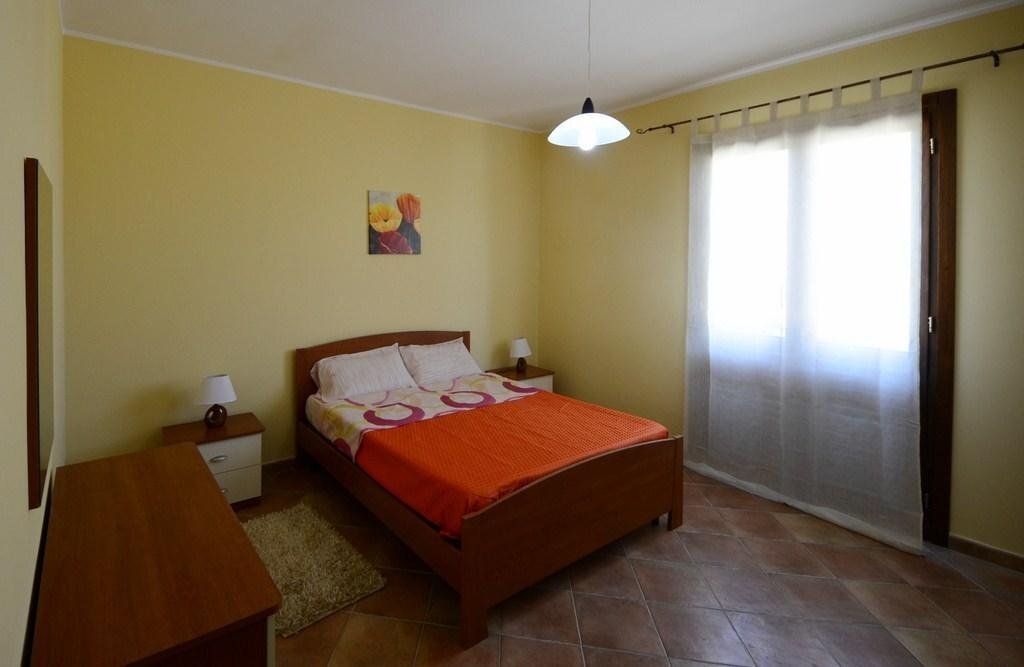 Линьи: Labour Building Commercial Hotel