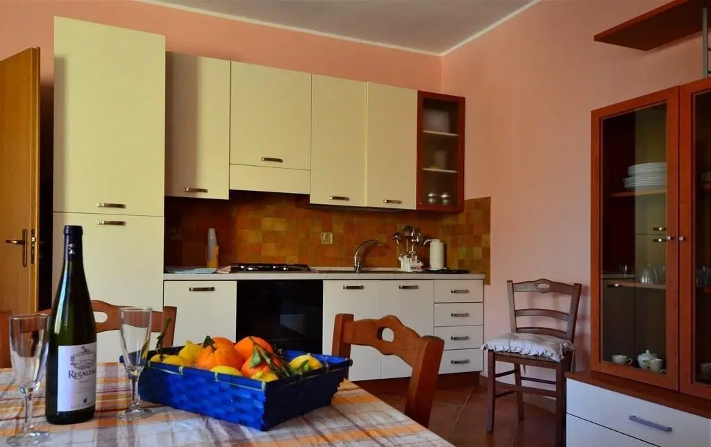 Линьи: Labour Building Commercial Hotel