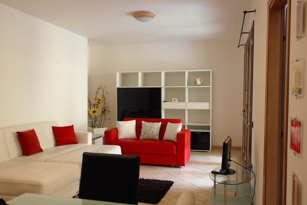 Линьи: Labour Building Commercial Hotel