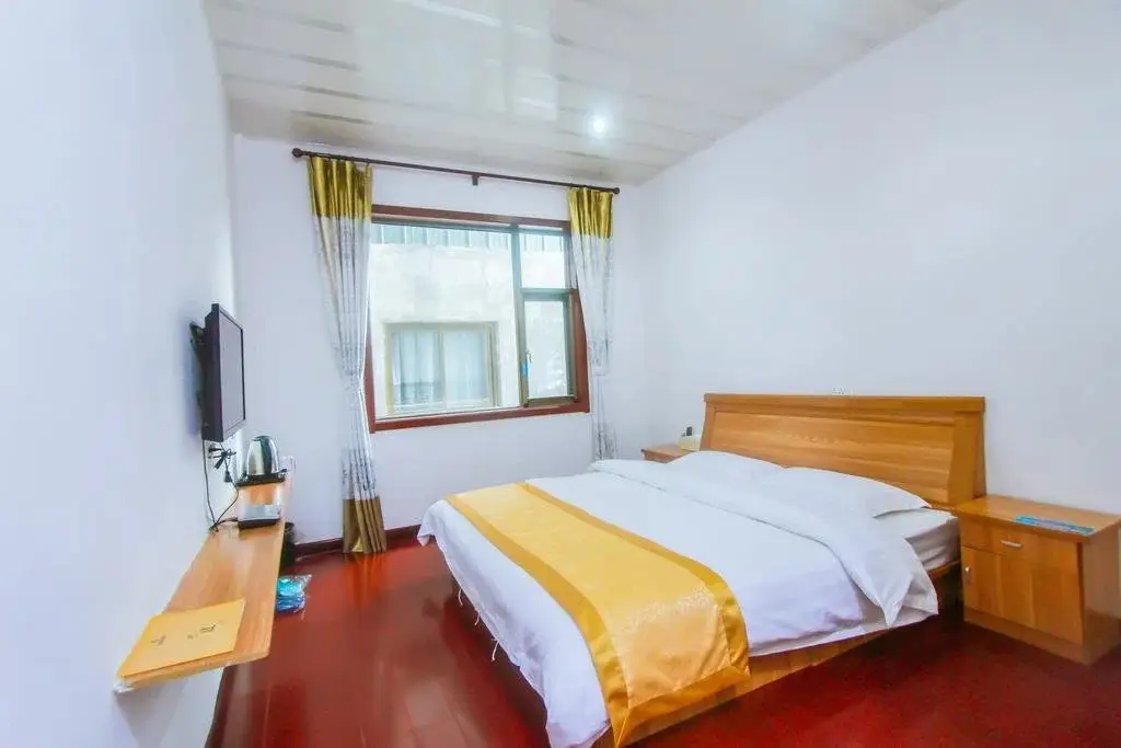 Баодин: Yijie Hotel Baishi Mountain