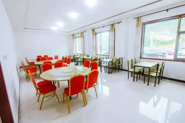 Баодин: Yijie Hotel Baishi Mountain
