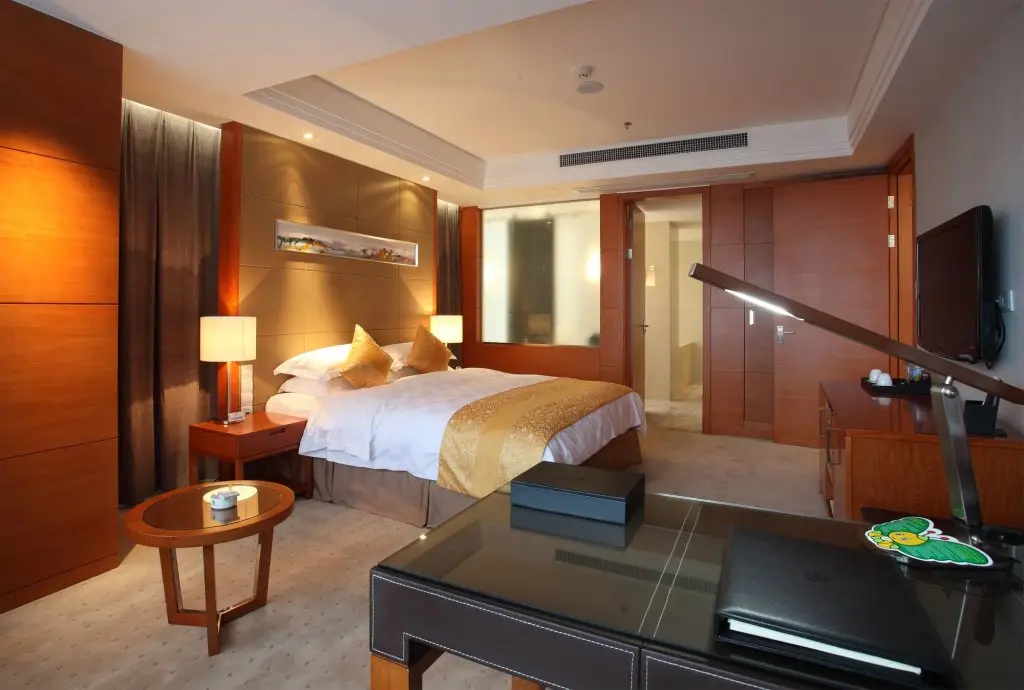 Уси: Noble Crown Hotel