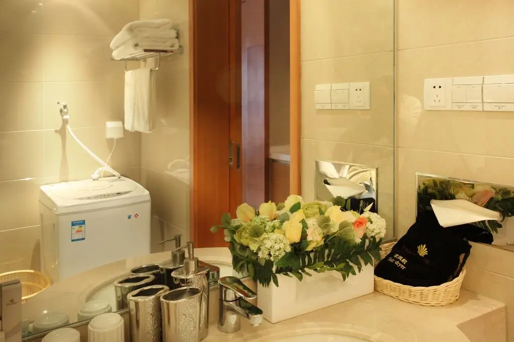 Уси: Noble Crown Hotel