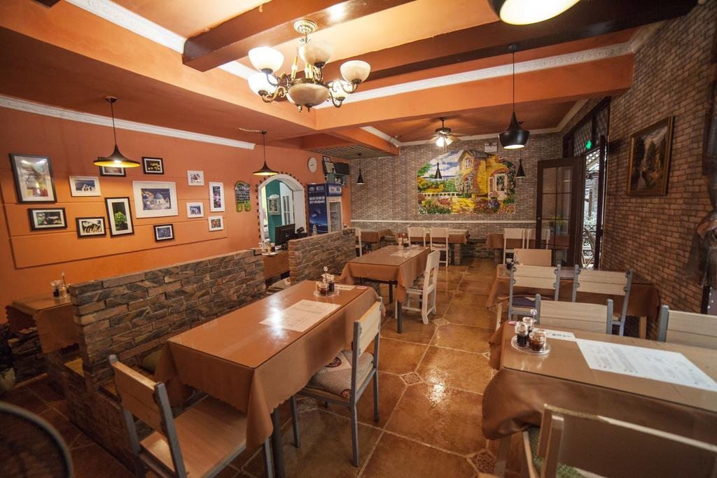 Сянси: Fenghuang Jianghu Inn