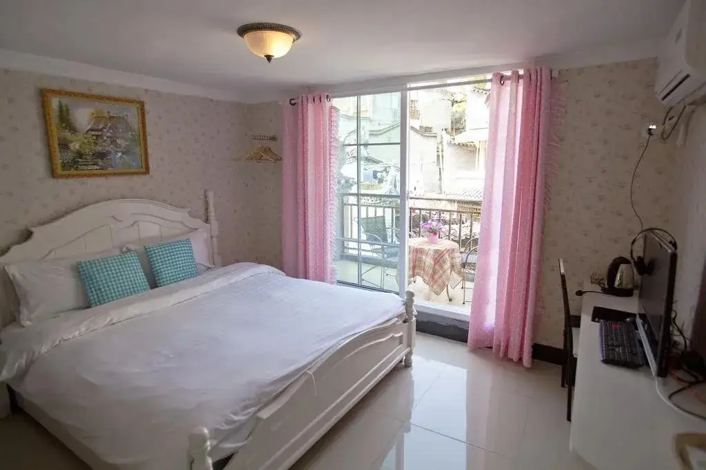 Сянси: Fenghuang Lelai Yaju Inn