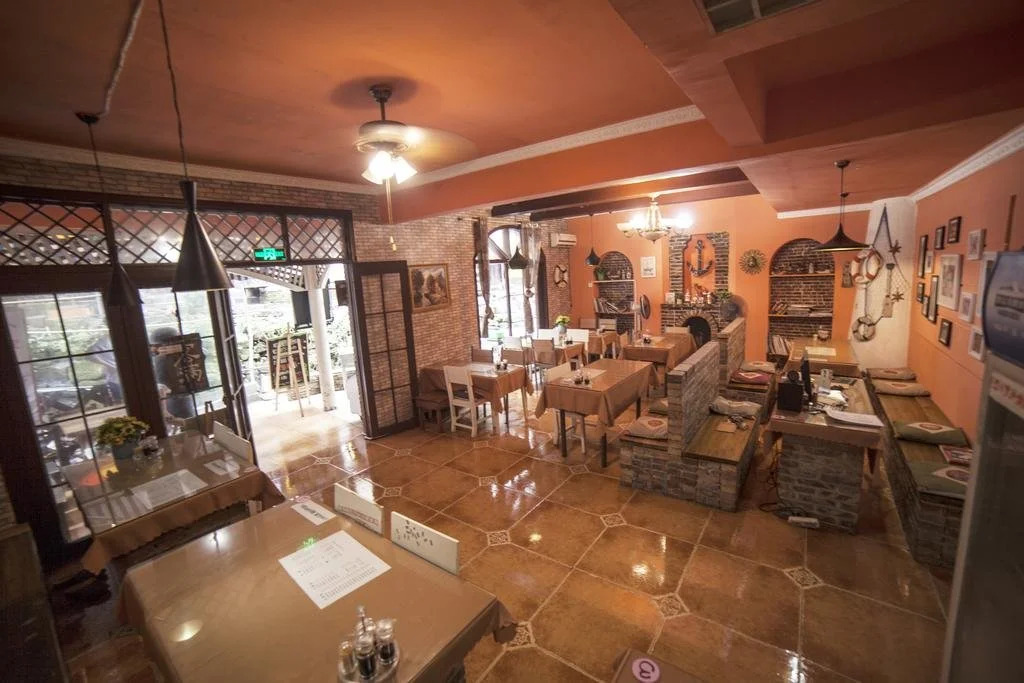 Сянси: Fenghuang Lelai Yaju Inn