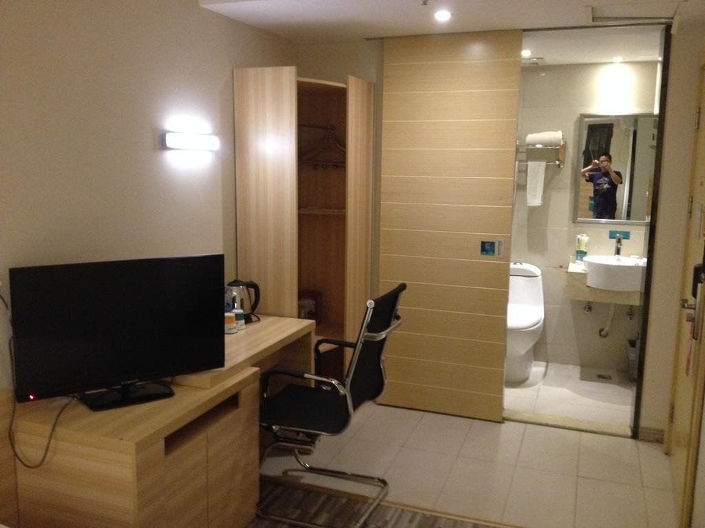 City Convenient Chain Hotel Wuhan High Speed Railway Station Branch — фото 1
