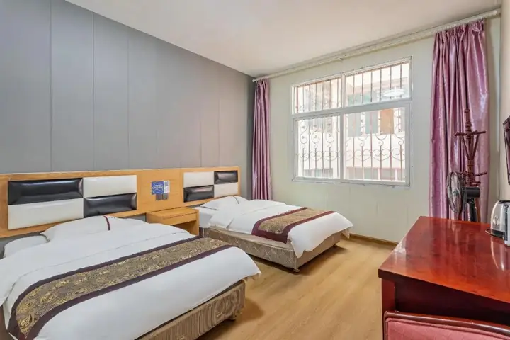 Куньмин: Kunming Huangting Hotel Changshui Airport