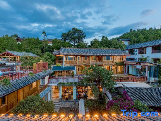 Лицзян: Floral Lijiang Ancient City Banshan Yunfu Luxury Designer Meisu