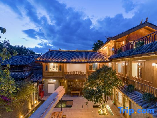 Лицзян: Floral Lijiang Ancient City Banshan Yunfu Luxury Designer Meisu
