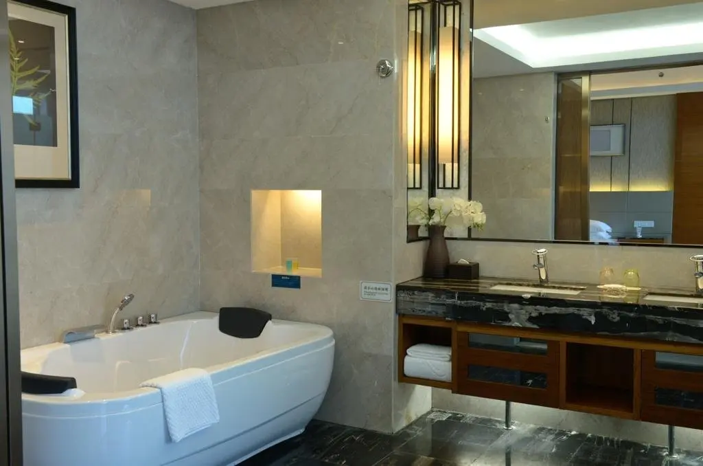 Lingao: Hainan Biguiyuanzhichun Holiday Hotel
