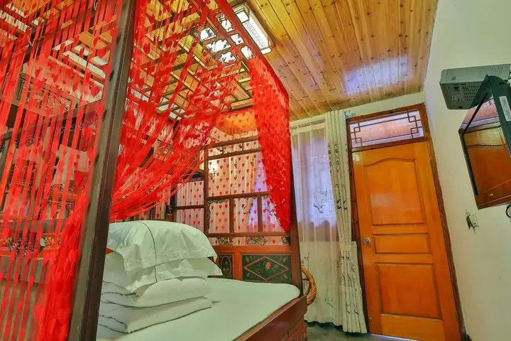 Цзясинь: Ink Painting Impression Xitang Beautiful Garden Hostel