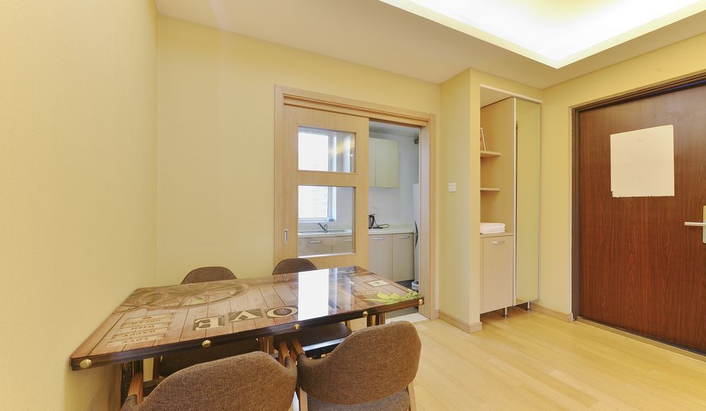 Циндао: Wanke City International Apartment