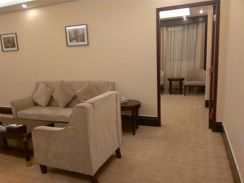 Учжишань: Wuzhishan Huajue Business Hotel