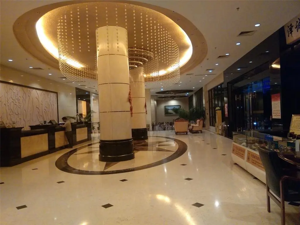 Учжишань: Wuzhishan Huajue Business Hotel