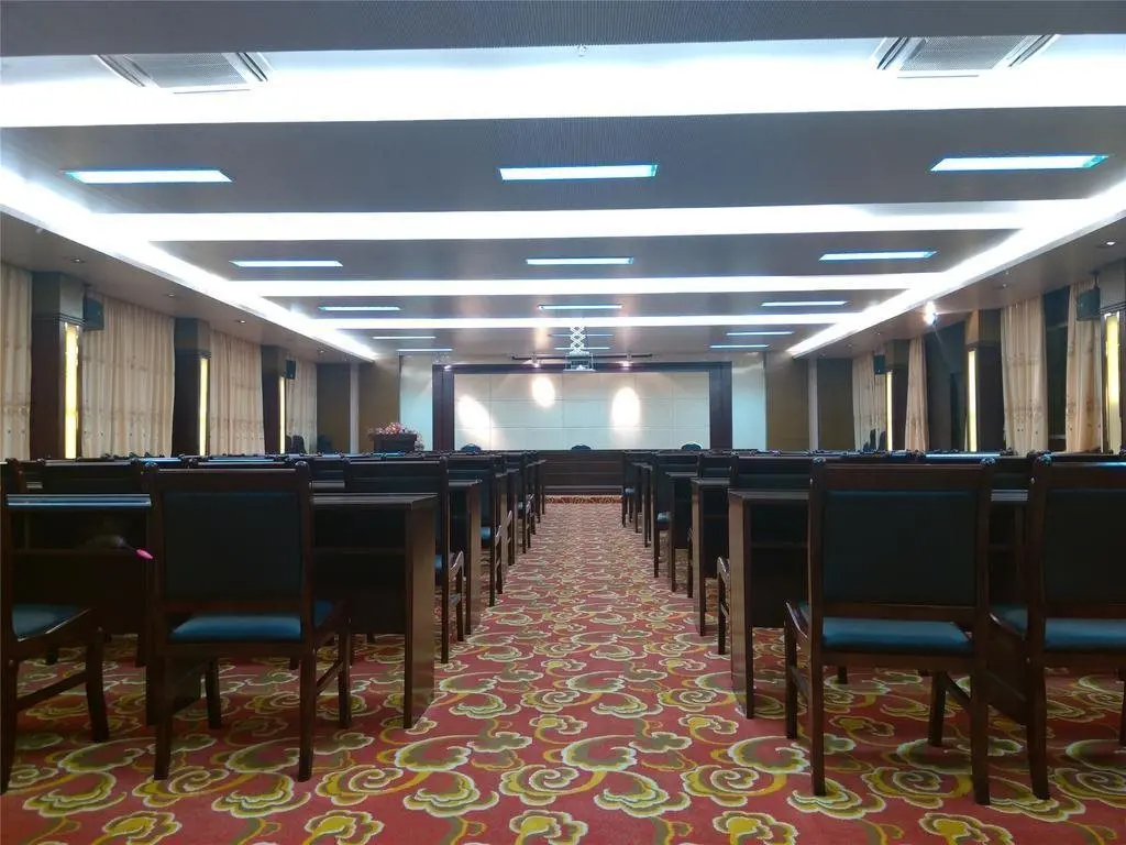Учжишань: Wuzhishan Huajue Business Hotel